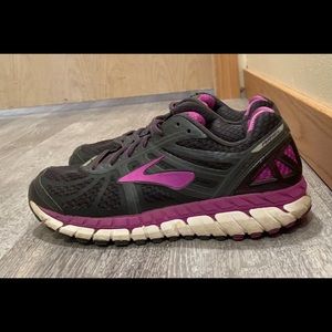 Black Brooks sneakers size 9